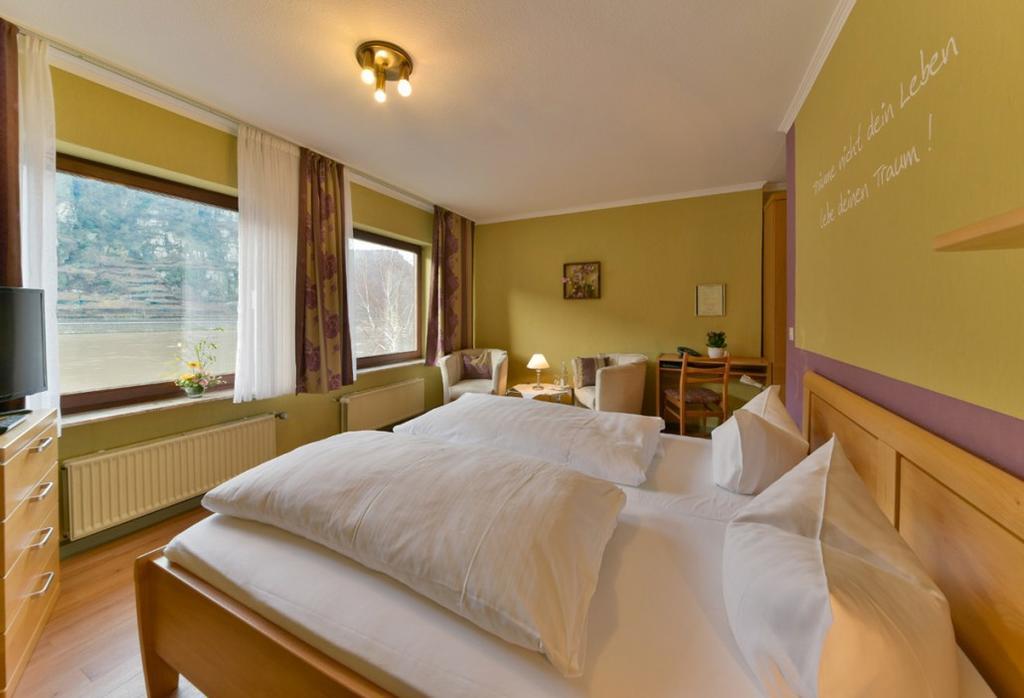 Hotel & Restaurant Krone Kestert Luaran gambar