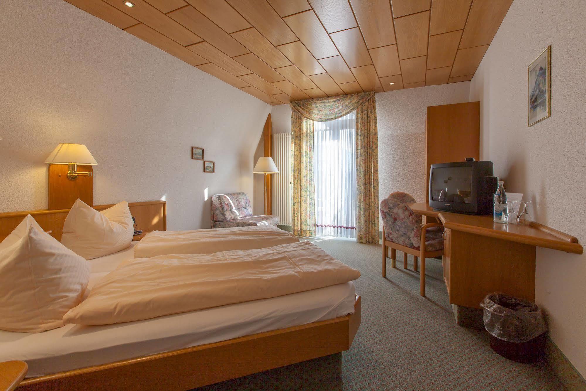 Hotel & Restaurant Krone Kestert Luaran gambar