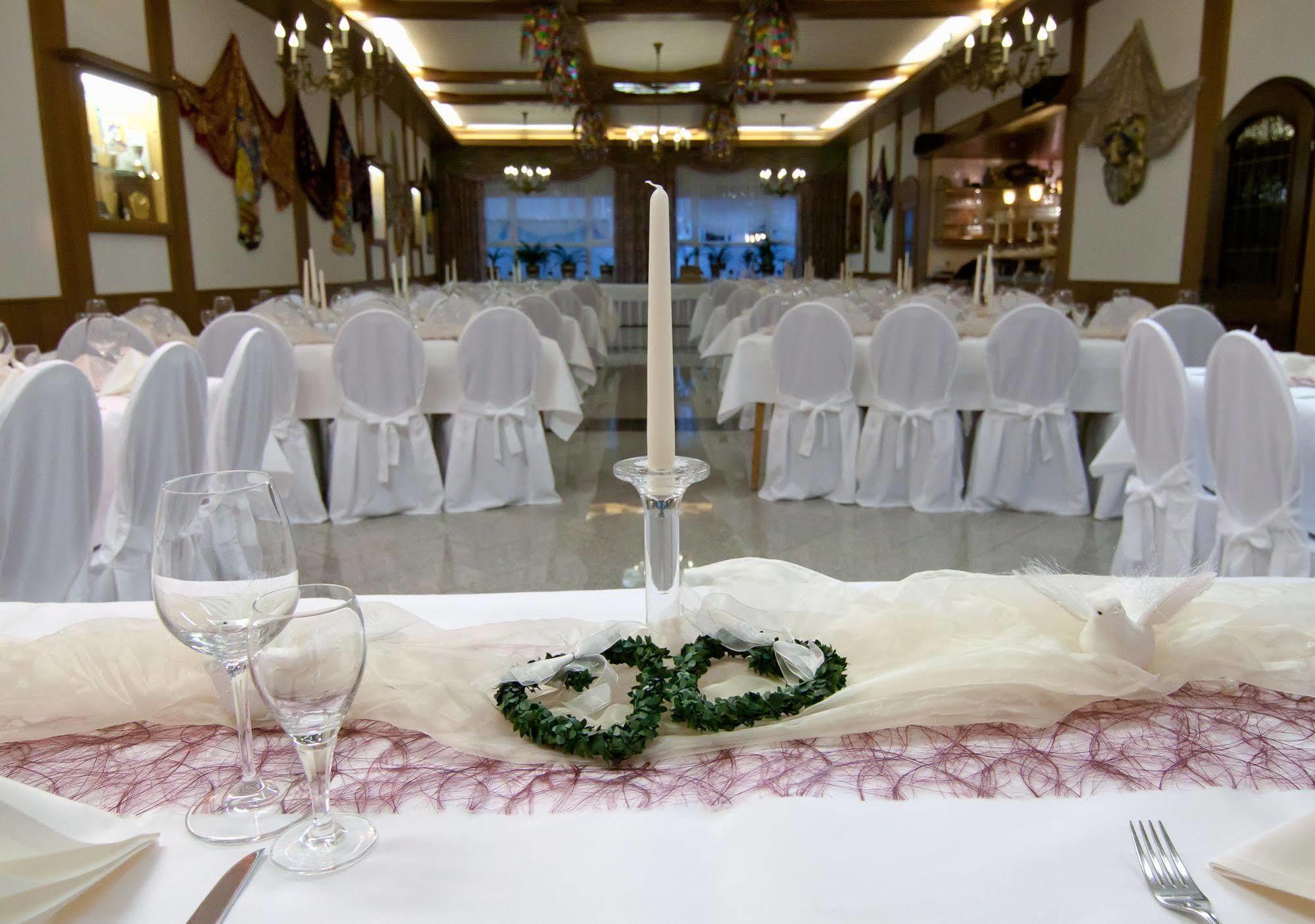 Hotel & Restaurant Krone Kestert Luaran gambar