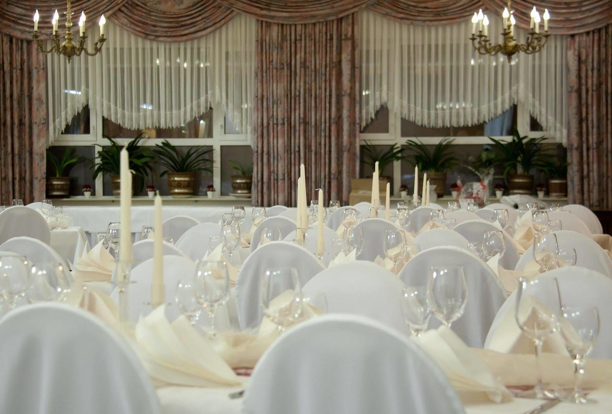 Hotel & Restaurant Krone Kestert Luaran gambar